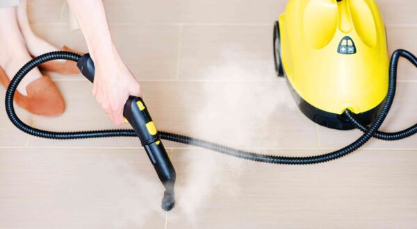 cleaning-tile-grout-with-steam-4125933_01-dec5d13d94664dca8a61fa45bbf10977